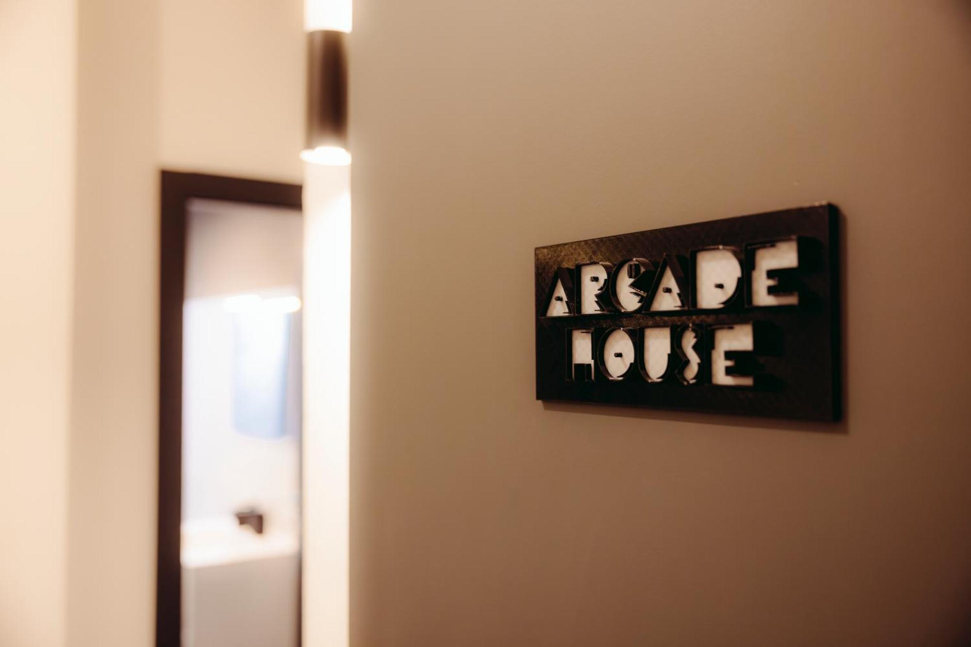 Arcade House Verona Fiera Netflix + Videogame Buitenkant foto